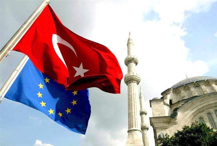 Европарламент сегодня может заморозить переговоры с Анкарой