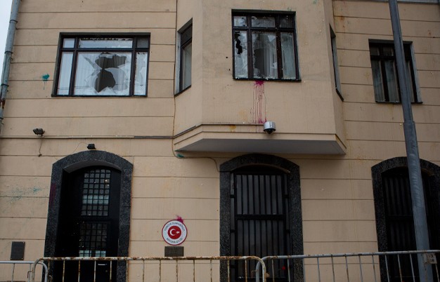 Здание посольства Турции в Москве было атаковано