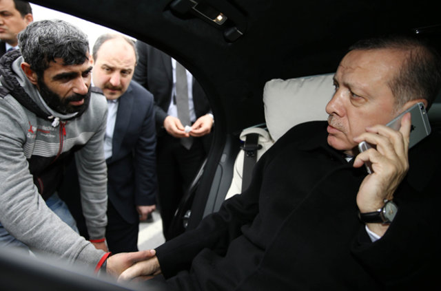 Эрдоган уговорил самоубийцу не бросаться с моста (ФОТО)
