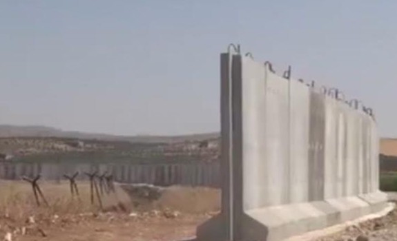 Турция строит стену на границе с Сирией
