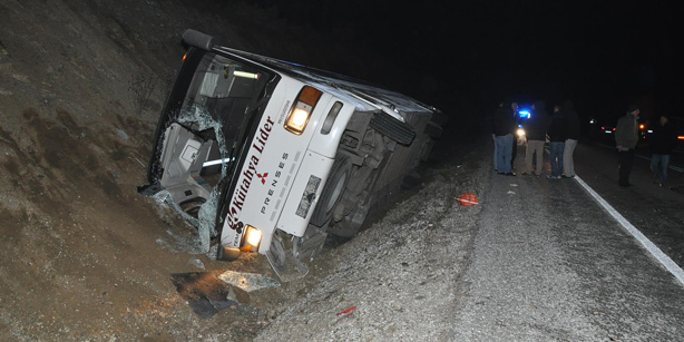 1 человек погиб и 41 ранены при аварии автобуса в Кютахье