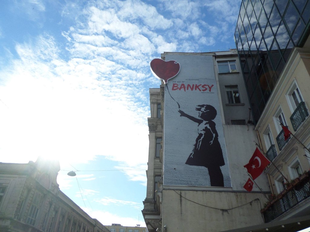 Выставка Бэнкси открылась в Стамбуле (ФОТО)