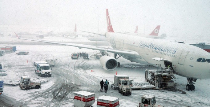 В Стамбул возвращаются снег и отмены рейсов