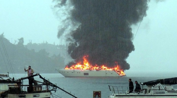 В Фетхие сгорела яхта русского бизнесмена