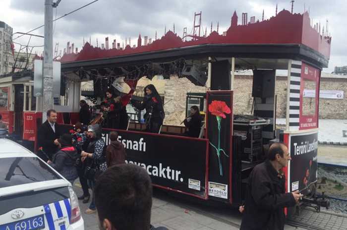 Символ Стамбула чествует память жертв теракта