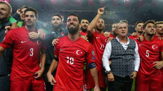 Матчи сборной перенесены из Стамбула в Анталию