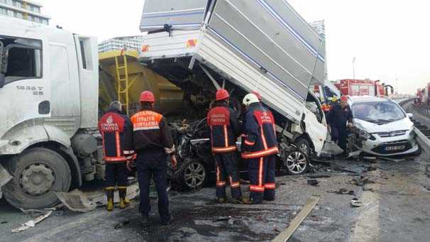 ДТП в Стамбуле: 13 машин, 1 погибший