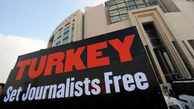 В Турцию не пустили еще двух журналистов
