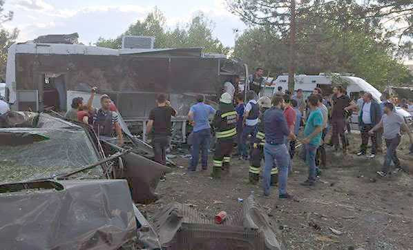 Подрыв полицейского автобуса: 3 погибших, 45 ранено