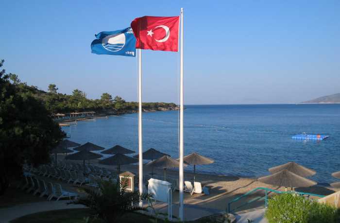 Турция на втором месте по пляжам с «голубым флагом»
