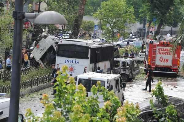 Подрыв полицейского автобуса в Стамбуле