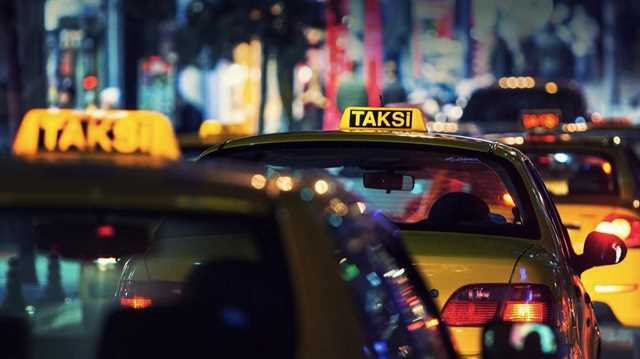 Стамбул повышает цены на долмушы, такси и школьные сервисы