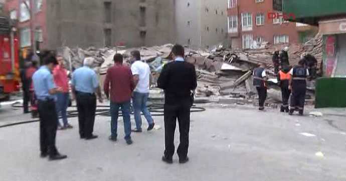 В Стамбуле обрушилось 5-этажное здание