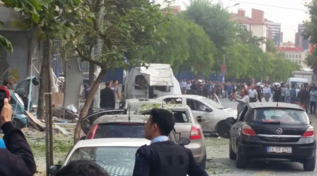 Мощный взрыв в Стамбуле: 10 раненых
