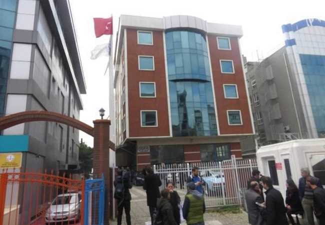 Взорвавшаяся посылка ранила 3 человек в Стамбуле