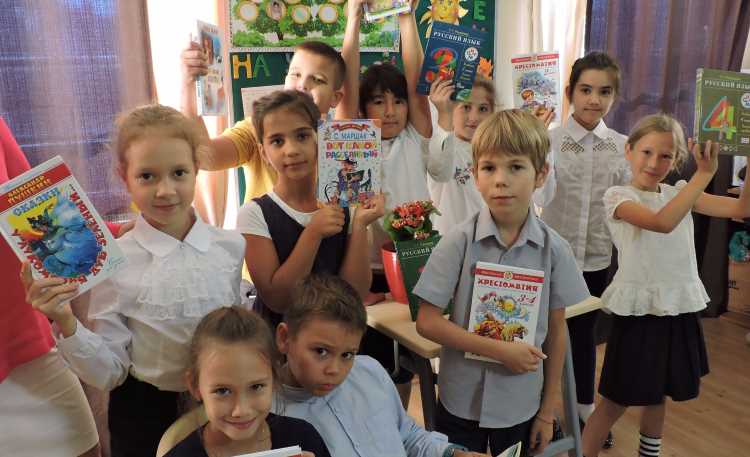 Русские школы Турции получили новые учебники
