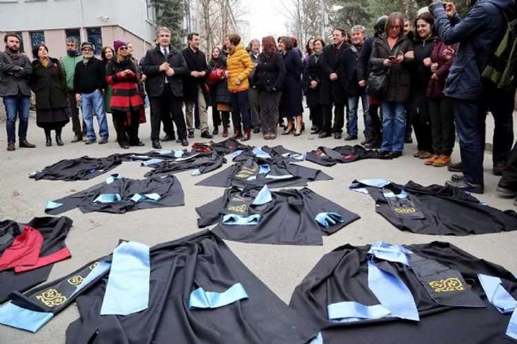Полиция разогнала акцию протеста ученых в Университете Анкары