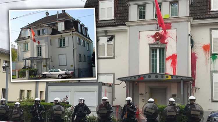 Турецкое консульство в Цюрихе пострадало от вандалов