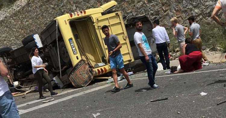 Автобус с туристами перевернулся в Мугле: 17 погибших