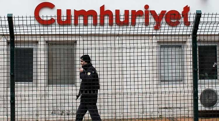 Задержан главред сайта издания Cumhuriyet