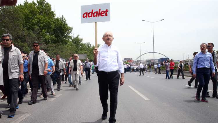 Оппозиция проводит марш от Анкары до Стамбула