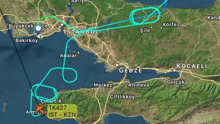 Молния ударила в самолет, летевший из Стамбула в Казань