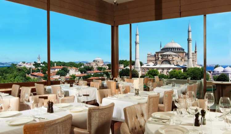 Отели Стамбула недосчитались 1 млрд евро