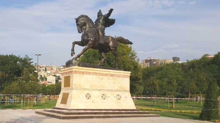 Памятник Манасу Великодушному появился в Стамбуле