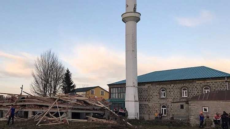 Обрушение строящейся мечети: 1 погибший, 7 пострадавших