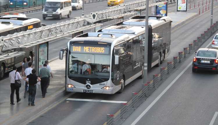 Стамбульские метробусы остались без номеров