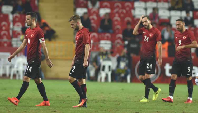 Турция упустила победу в игре с Черногорией