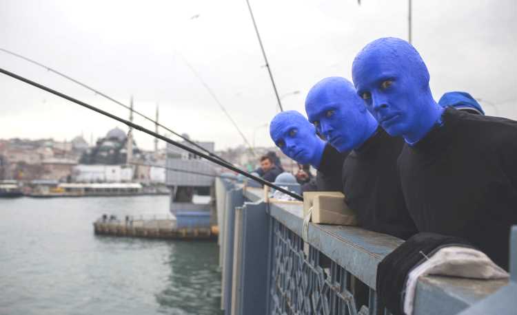 «Группа синих людей» будет две недели будоражить Стамбул