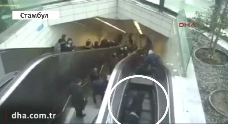 Обрушение эскалатора в метро Стамбула попало на камеры