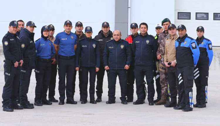 Турецких полицейских оденут в новую униформу