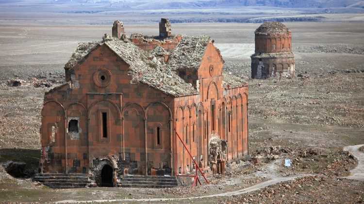 Турция начала реставрацию древнего собора Ани