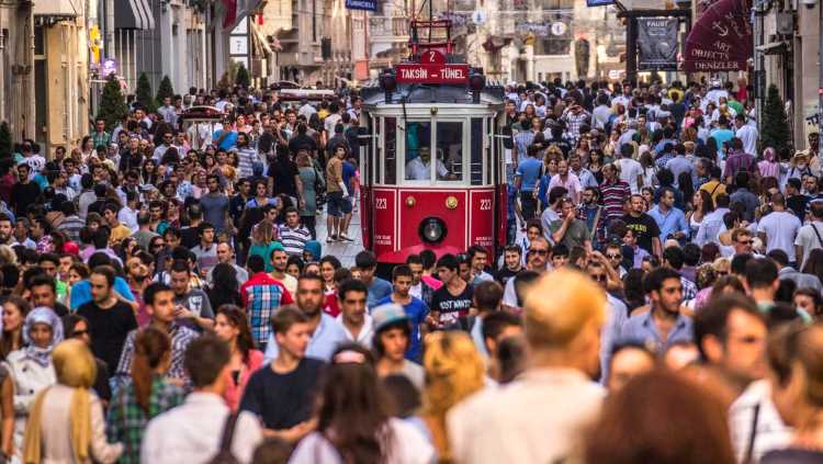 Самая популярная улица Турции попала под ограничения