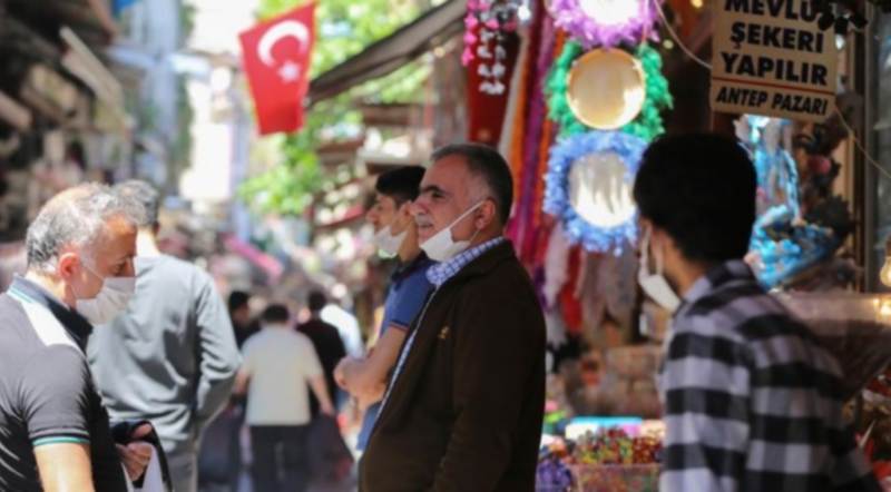 Еще 8 турецких провинций ввели «масочный режим»