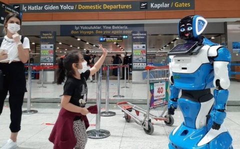 Российский робот стал сотрудником аэропорта Стамбула