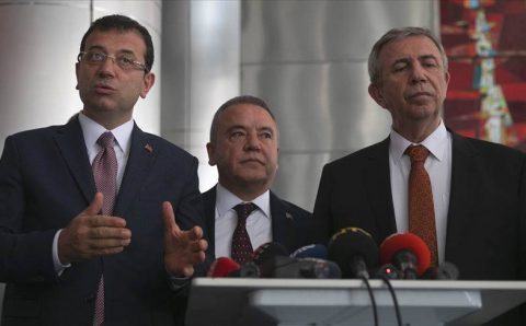 Мэр Стамбула заразился коронавирусом