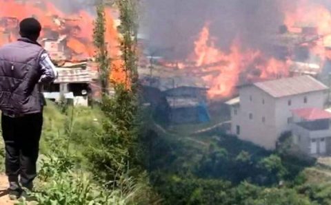 Пожар превратил половину поселка в пепел