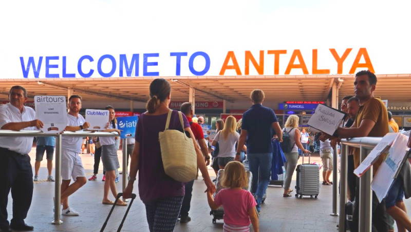 Анталия приняла более 2 млн туристов с начала 2022 года