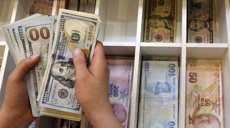 Доллар перешагивает порог в 9 лир на фоне угроз Анкары