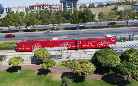 Первый в Турции трамвай для велосипедистов