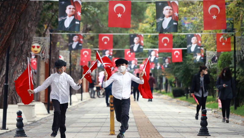 Турецкая Республика сегодня празднует свое 98-летие