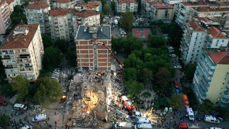 Измир: 79 жертв, 962 пострадавших и новые спасенные