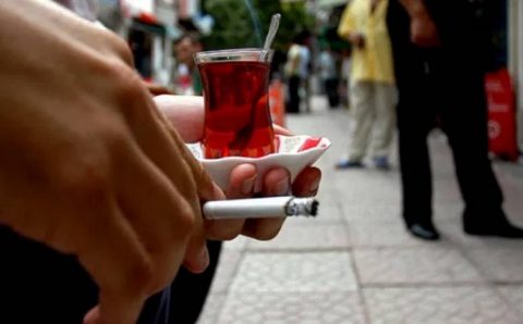 Турки в десятке самых курящих наций в мире