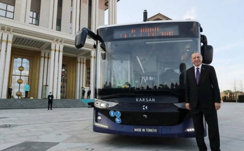 Эрдоган протестировал первый беспилотный электробус