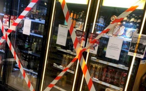 Алкоголь в локдаун: запрещен или нет?