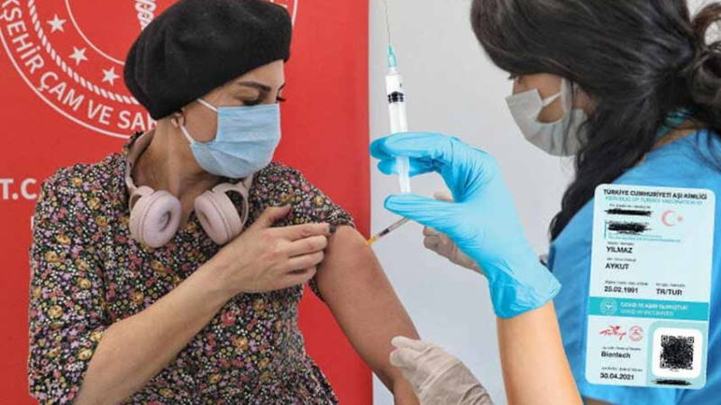 Более 12 млн жителей Турции сделали 3 дозы вакцины