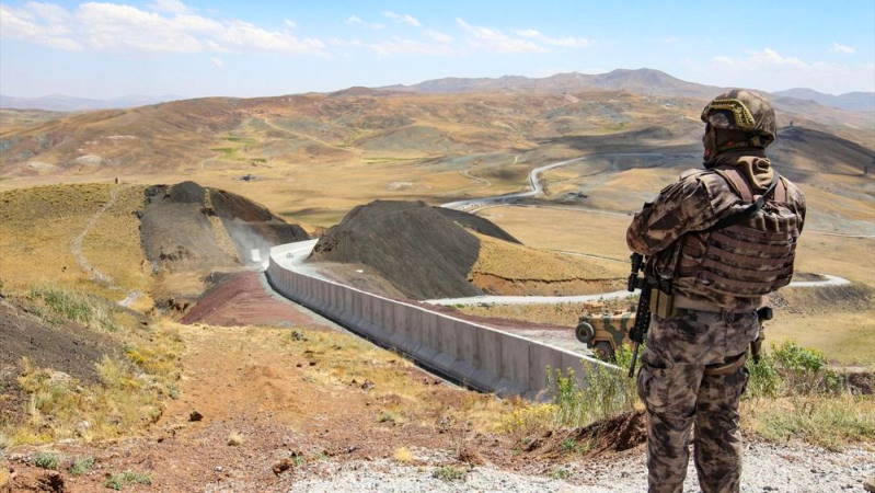 Сдержит ли стена на границе с Ираном афганцев?